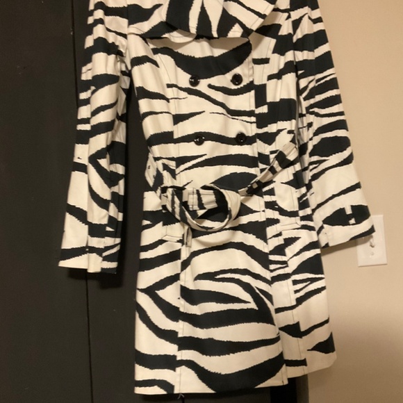 Fun little zebra print trench size 10 - Picture 3 of 5